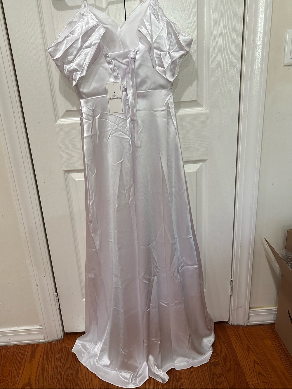 Elegant Satin Off-Shoulder Evening Gown in Light Silver - Picture 3 of 3